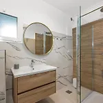 Apartment Lovely In