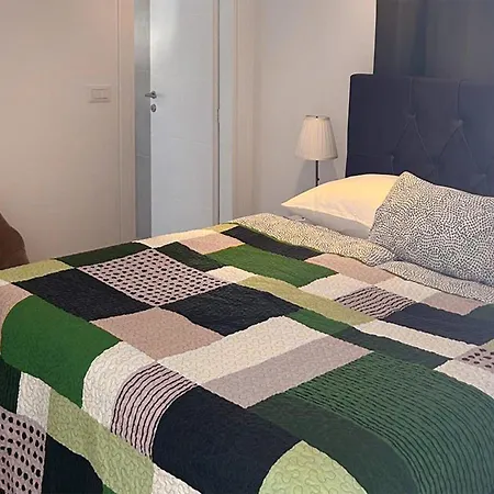 Stunning In With Heated Swimming Pool Apartment *