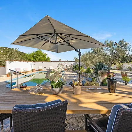 Stunning In With Heated Swimming Pool Jezera