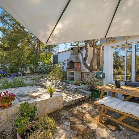 Stunning In With Heated Swimming Pool Apartment *